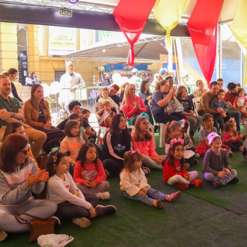 69ª Feira do Livro de Porto Alegre abre agendamento para visitação escolar na área infantil