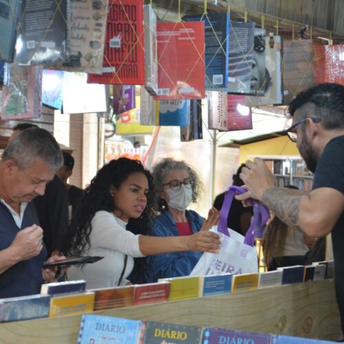 69ª Feira do Livro de Porto Alegre inicia atividades na Praça da Alfândega