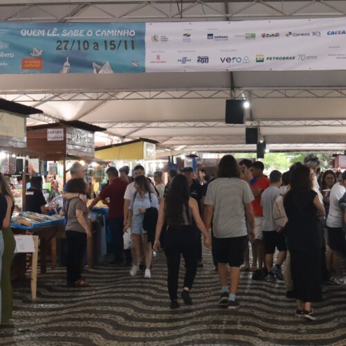 Primeiro fim de semana de Feira do Livro de Porto Alegre já registra grande movimento